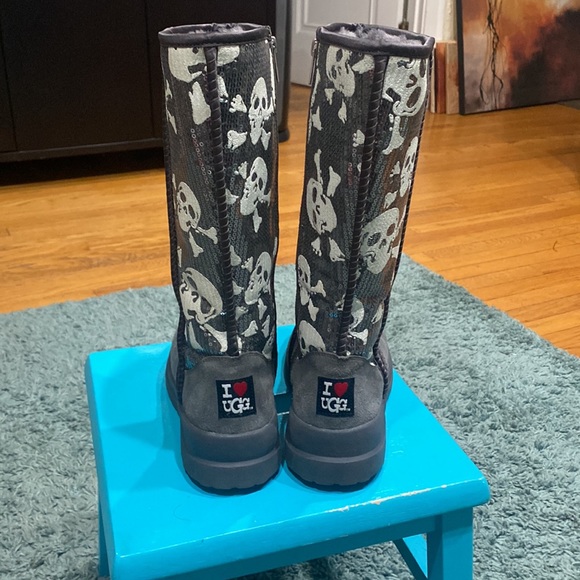 I heart UGG Grey skull and kisses midcalf boots - Picture 4 of 7